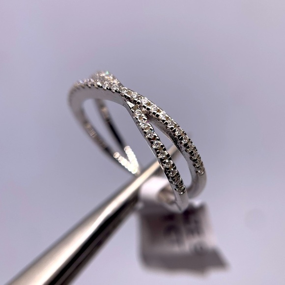 Jewelry - Unique 1 carat Moissanite Criss Cross Wedding Band Ring Size 9